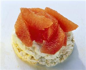 Rice waffle with pink grapefruit & low-fat quark