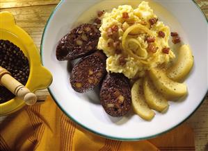 Heaven & earth (mashed potato & apple, black pudding & apples)