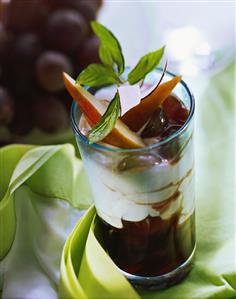 Pear & grape sundae (layered dessert with quark & fruit, 2)