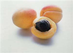 Two apricots and apricot half with stone