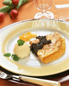 Apricot pancake with poppy seed sauce & vanilla ice cream