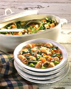 Zuppa di fagioli (Ribollita), (bean soup with meat), Tuscany, Italy. Paso a paso disponible. Receta disponible TR