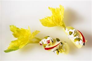 Celery with cottage cheese, grapes and pistachios (2)