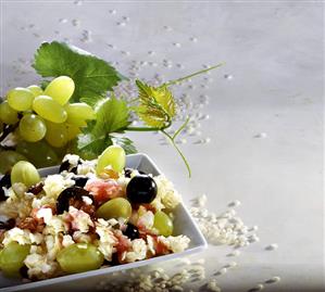 Rice muesli with grapes, raisins and syrup