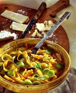 Cut noodle soup with chicken and leek in a soup tureen