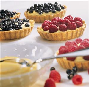 Berry tartlet with vanilla cream