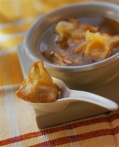 Asian chicken stew with deep-fried pasties (1)