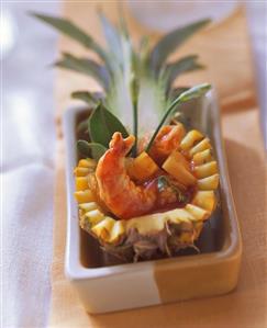 Garlic shrimps with ketchup sauce in pineapple half (1)