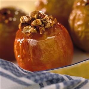 Baked apple with chopped almonds