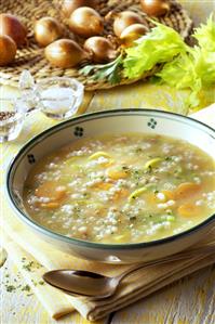 Bündner barley soup with carrots, celery and bacon