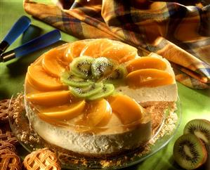 Cheesecake with peaches and kiwi fruits