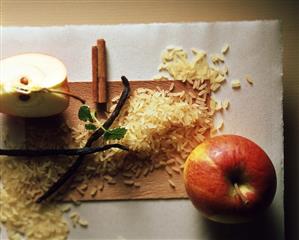 Rice, apple, cinnamon and vanilla pods