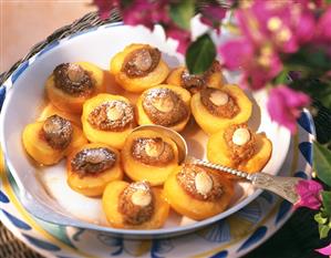 Almond peaches brulee in a bowl