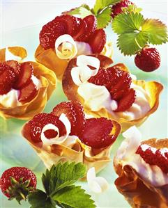 Strawberry basket with white chocolate cream