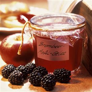 Blackberry and apple jelly in a jar, with fresh fruit