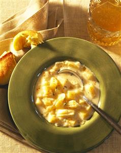 Cream soup with pilgrim scallops and bread