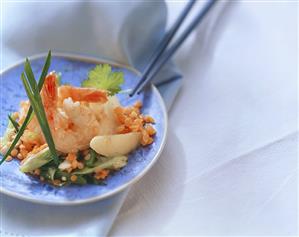 Lentil casserole with shrimps and apples on blue plate (2)