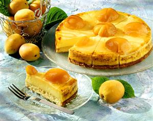 Cheesecake with apricots