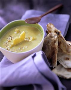 Indian curry soup with pineapple; Flat bread (1)