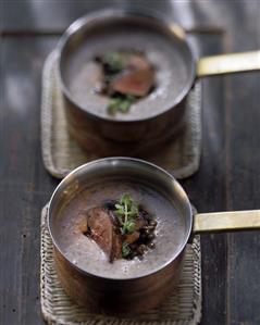 Lentil soup with fried rabbit liver in copper pans (1)