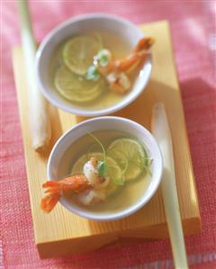 Lemon grass soup with shrimps and lime slices (1)