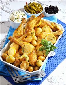 Pan-cooked chicken dish with onions, lemons and potatoes