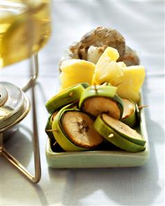 Creole fondue with bananas, pineapples and shrimps