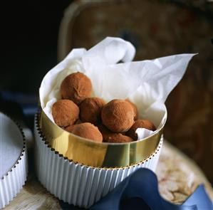 Truffle pralines in a round box