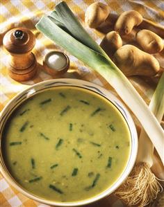 Leek soup with potatoes