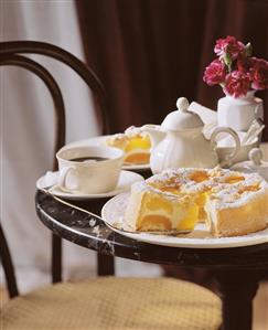 Apricot cheesecake with icing sugar and coffee (1)