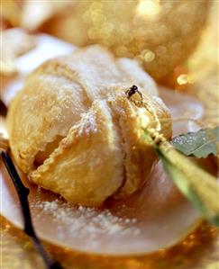 Vanilla apples in puff pastry with icing sugar