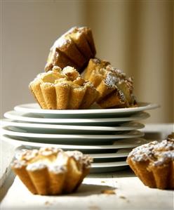 Apple buns with almond cream and icing sugar (2)