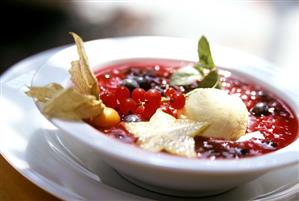 Red berry cream with ice cream and exotic fruit