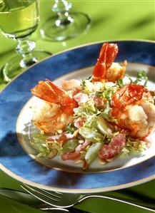 Grape salad with jumbo prawns and pine nuts (1)