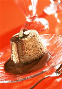 Coffee and hazelnut pudding with chocolate sauce (1)