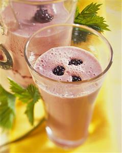 Blackberry smoothie with yoghurt