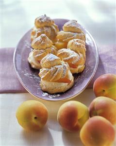 Cream puff with apricot cream and icing sugar