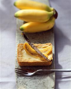 Banana and maracuya tartlet with vanilla pod (1)