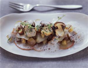 Pan-cooked potato dish with ceps and pears