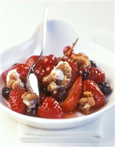 Berries with amaretti mousse