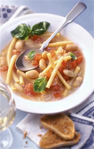 Pasta e fagioli (noodle soup with beans and tomatoes)