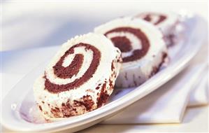 Chocolate roll with cream and chocolate powder