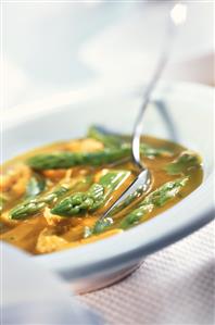 Asparagus soup with chicken and ginger