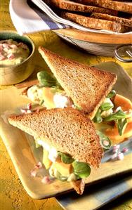 Avocado sandwiches with papaya and corn salad (1)