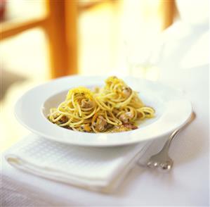 Pasta al limone e vongole (Pasta clams and lemon)