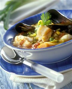 Vegetable soup with fish and mussels