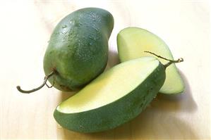 Green mango from Thailand, variety: Keosawoei