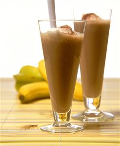 Chocolate shakes with cream; bananas (1)