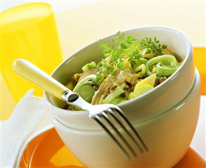 Chicken stew with rice, mango and leeks