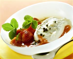 Fresh goat's cheese mousse with strawberry pulp & green pepper